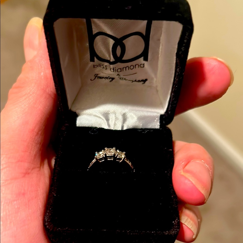 Brand New Bliss 10k White Gold 1.0 CTTW Diamond Ring Size 4.5